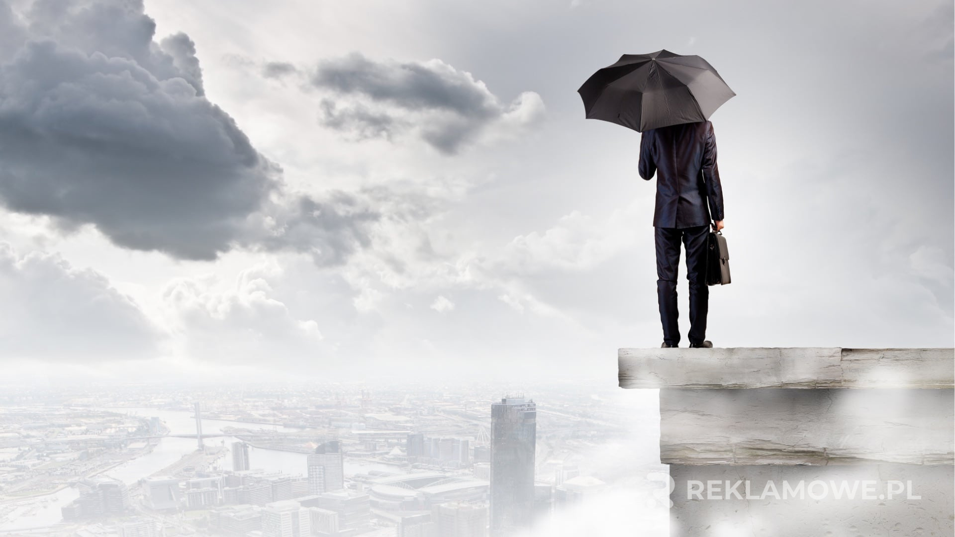 Parasol reklamowy jako gadżet firmowy na każdą pogodę