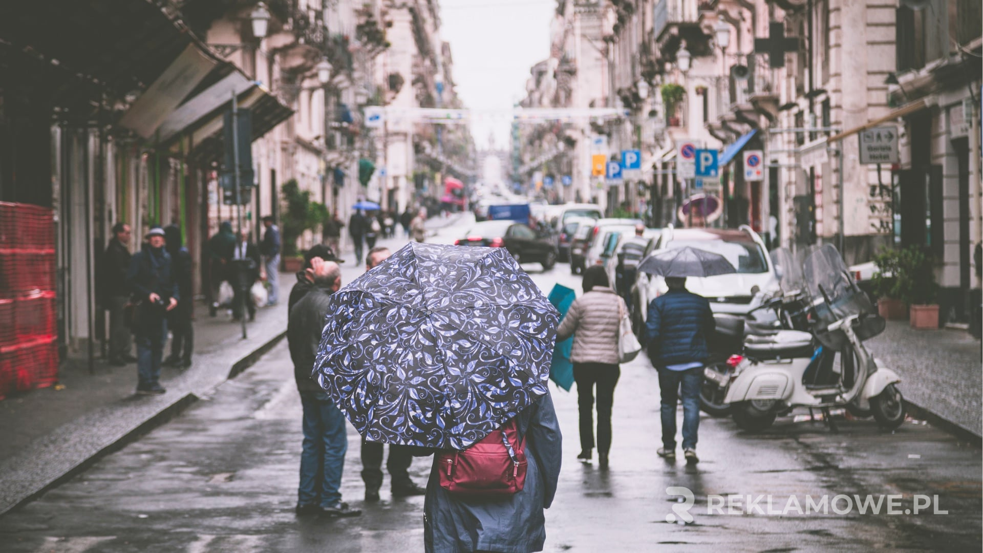 Parasol reklamowy premium jako elegancki nośnik reklamy dla marki