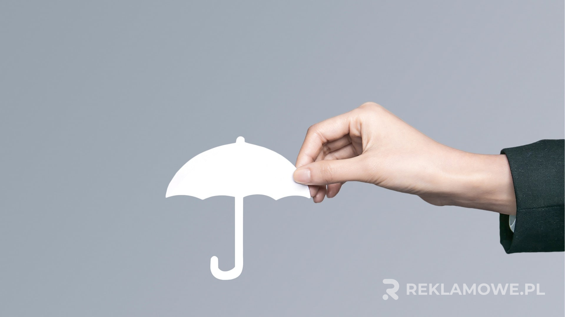 Parasol reklamowy używany w strategii marketingowej firmy