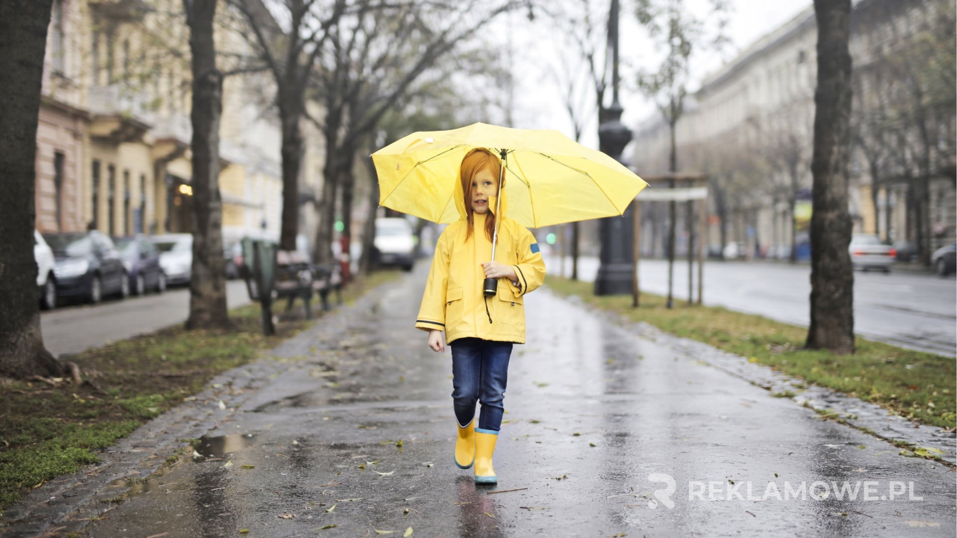 Wpływ parasoli reklamowych na wizerunek marki Parasol reklamowy z logo firmy
