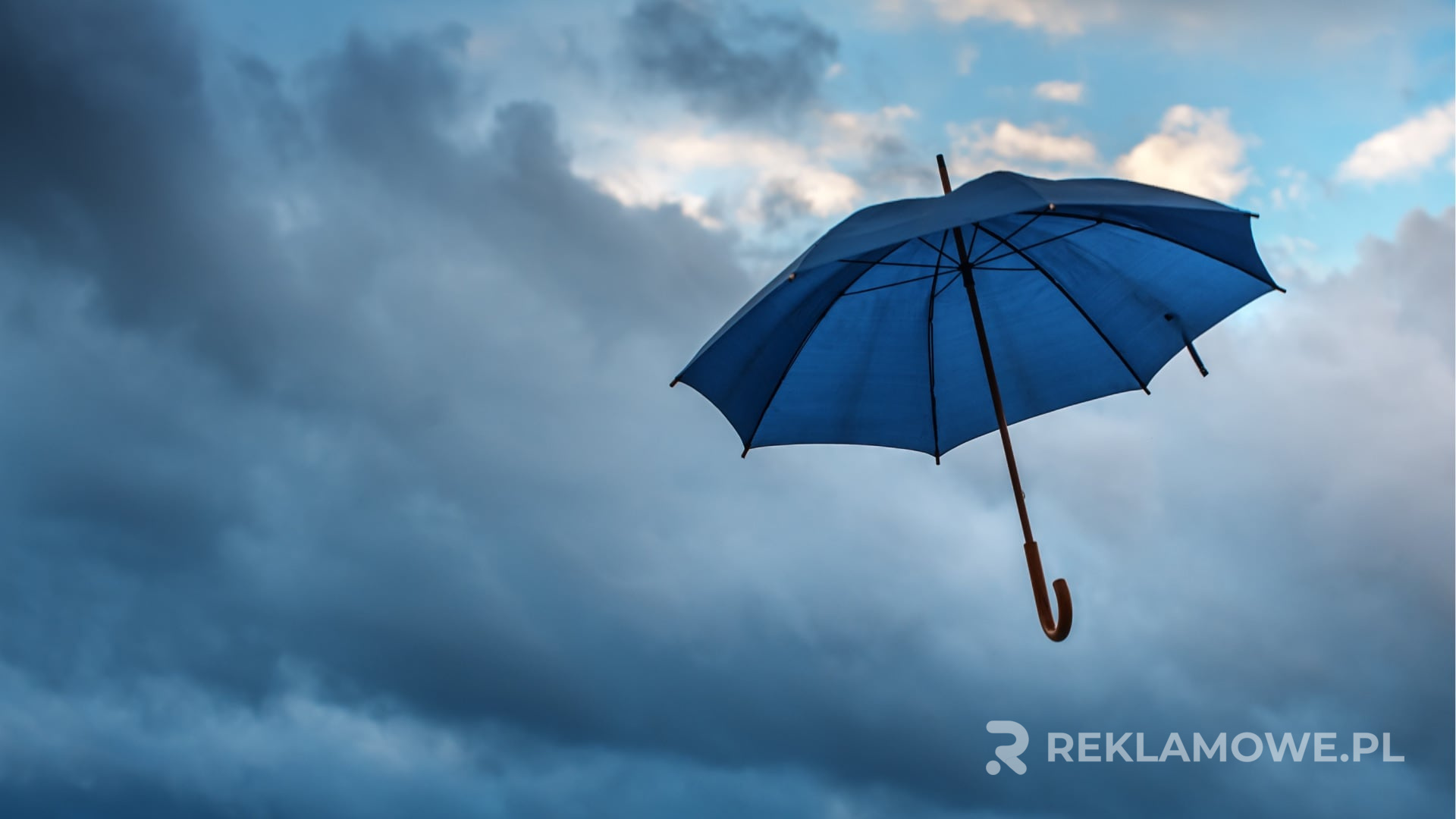 Parasol reklamowy z logo firmy