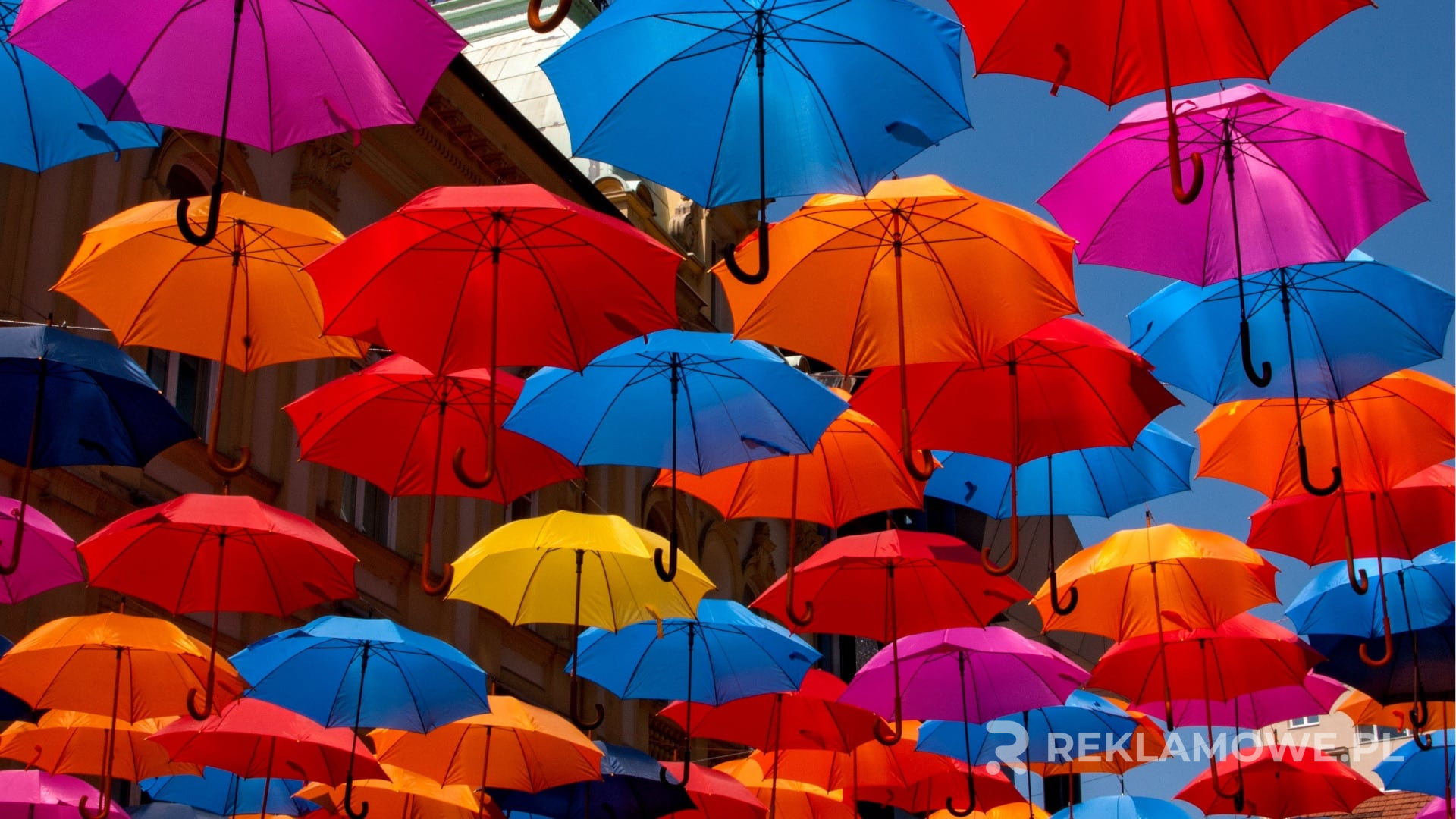Kreatywny projekt parasola reklamowego
